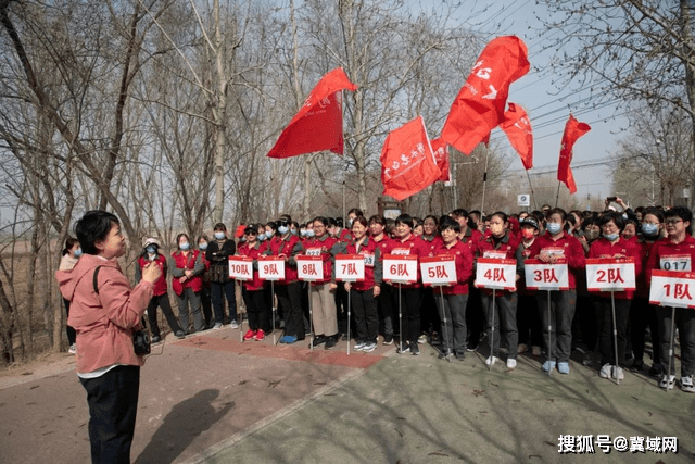 猜成语什么笑_疯狂猜成语笑字一把刀的图片答案是什么(2)